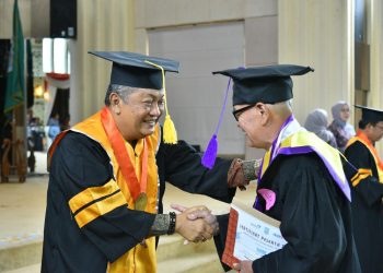 58 Lansia SMART Kota Jambi Diwisuda. (Foto : ist)