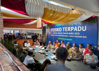 Kapolri - Panglima TNI Tinjau Posko Terpadu Operasi Lilin 2024 di Bandara I Gusti Ngurah Rai. (Foto : ist)