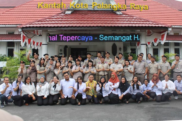 Foto bersama jajaran BPN Kota Palangka Raya, Kalimantan Tengah usai melangsungkan apel pagi. (Foto : BPN Palangka Raya)