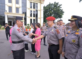 Polda Jambi Gelar Upacara Kenaikan Pangkat Personel. (Foto : ist)