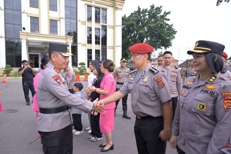 Polda Jambi Gelar Upacara Kenaikan Pangkat Personel. (Foto : ist)