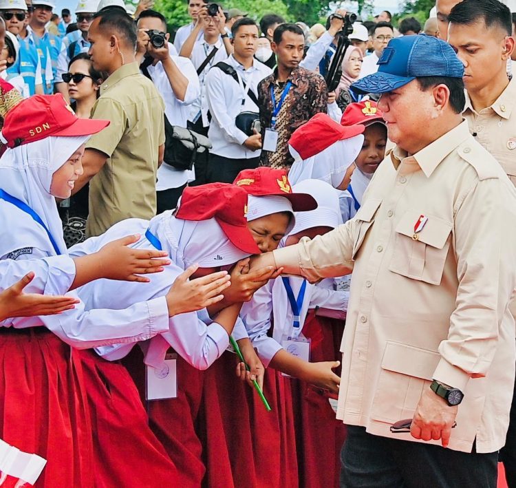 Presiden Prabowo Targetkan Seluruh Anak Dapat Akses Makan Bergizi Gratis pada Akhir 2025. (Foto : BPMI Setpres)