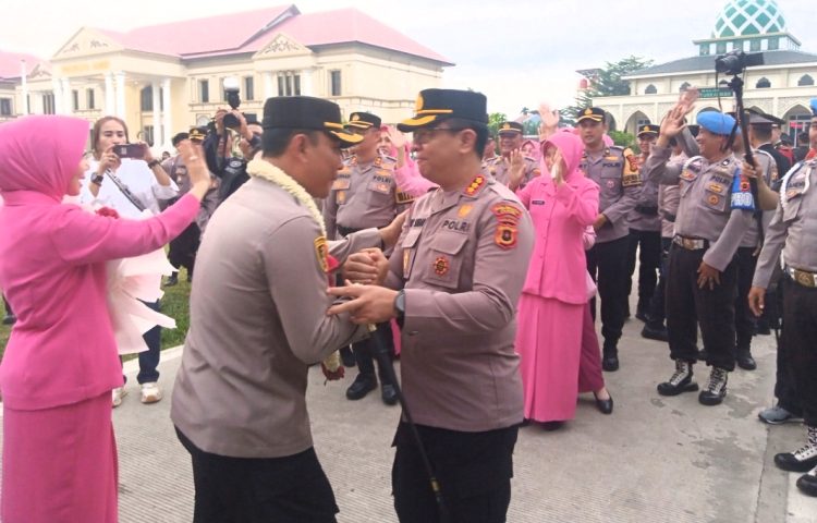 Kombes Pol Boy Sutan Binaga Siregar Puji Prestasi Kombes Pol Eko Wahyudi Selama Jabat Kapolresta Jambi. (Foto : Rolan - sinarjambi.com)