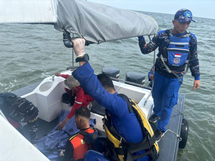 Tim SAR Gabungan Temukan ABK yang Hilang di Perairan Tengah Pangkal Duri Tanjabbar. (Foto : ist)