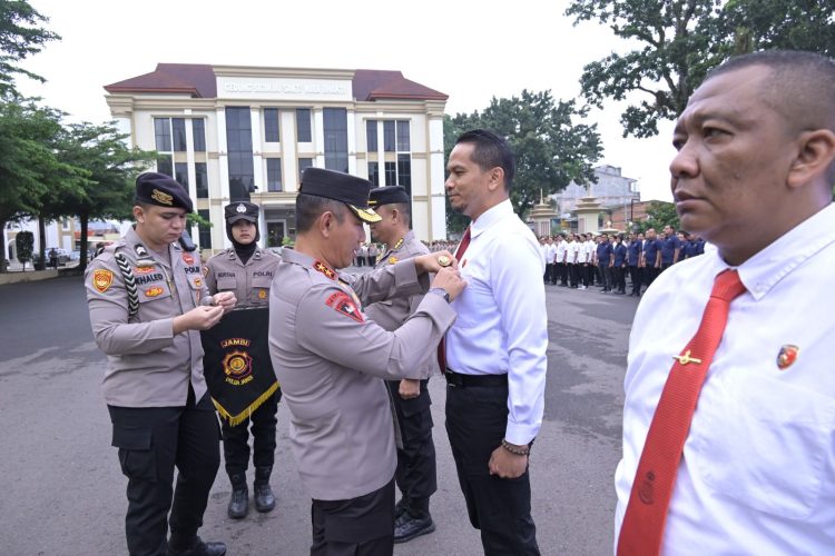 Kapolda Jambi Beri Penghargaan 19 Personel Berprestasi. (Foto : ist)