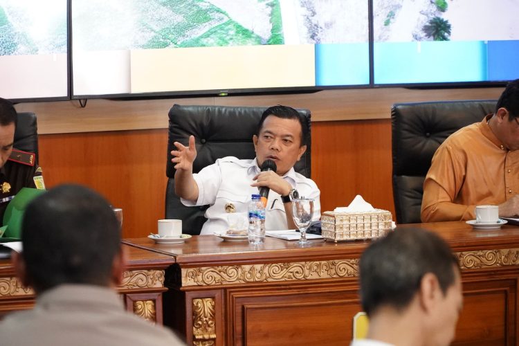 Rapat Bersama Pengusaha, Gubernur Al Haris Tegaskan Percepatan Pembangunan Jalan Khusus Batubara. (Foto : ist)