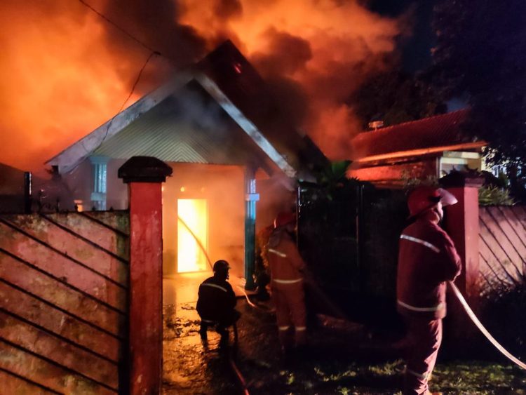 2 Rumah di Tambak Sari Terbakar. (Foto : ist)