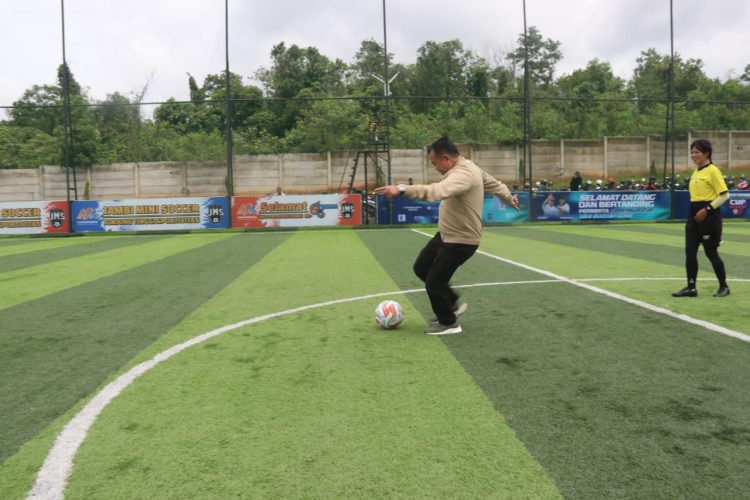 Gubernur Al Haris Buka Pertandingan Mini Soccer Piala Gubernur 2025. (Foto : ist)