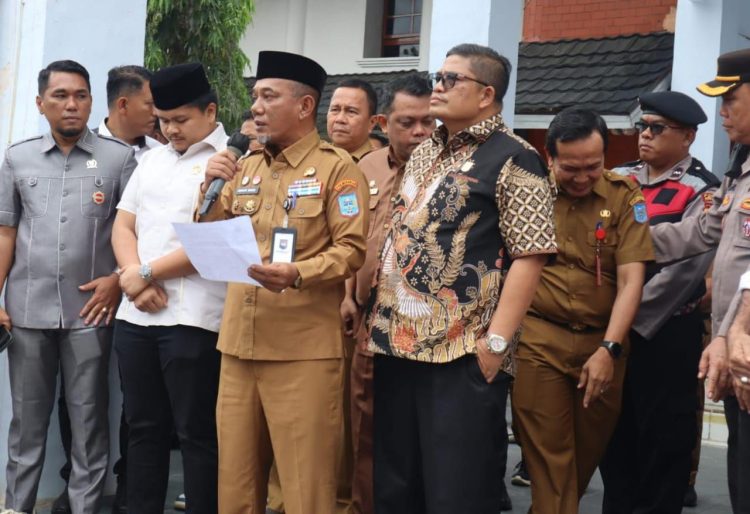 Pj Bupati dan Dewan, Temui Nakes Sampaikan Aspirasi
Ratusan Nakes Minta Diangkat Jadi PPPK di 2025. (Foto : ist)