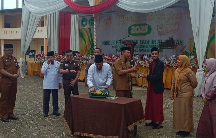 Pj Bupati Titip 3 Hal Penting Ke Calon Santri Pada Milad Ke-24 Ponpes Hafist Quran Wal Hadits Al Munawwaroh. (Foto : ist)