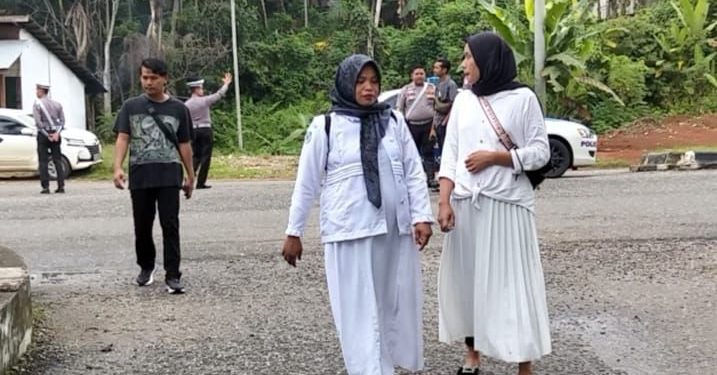 Semangatnya Mengalahkan Kaum Adam, Inilah Potret Nakes Hamil Saat Aksi Damai PPPK. (Foto : Yazdi - sinarjambi.com)