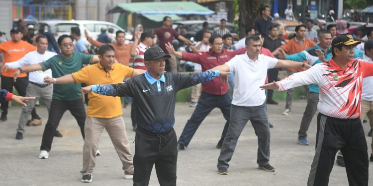 Pemkab Merangin dan Forkopimda Senam Massal di RTH Pasar Bawah. (Foto : ist)