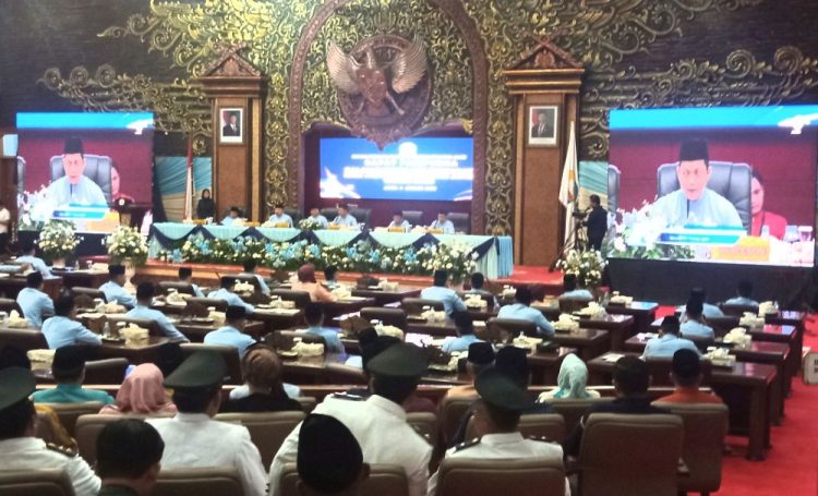 Ketua DPRD M Hafiz Buka Paripurna HUT Ke-68 Provinsi Jambi. (Foto : Rolan - sinarjambi.com)