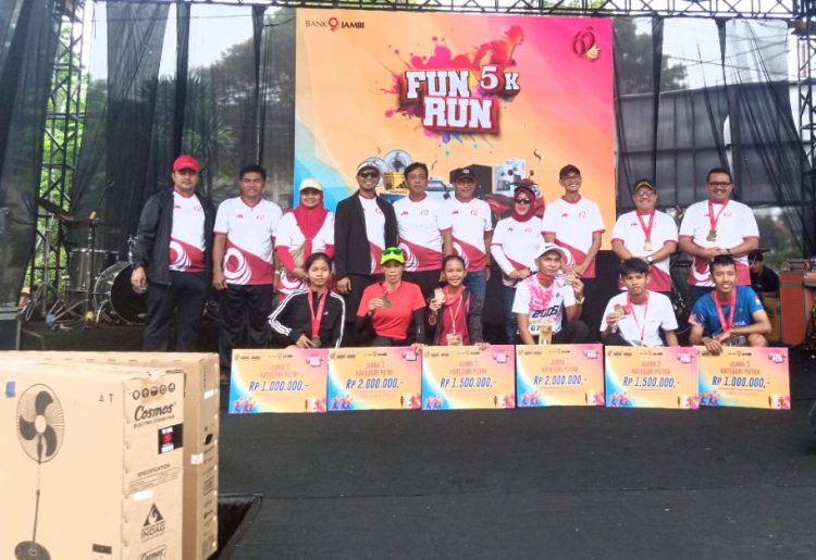 5 Ribu Pelari Semarakkan Fun Run 5K HUT Ke-62 Bank Jambi. (Foto : Rolan - sinarjambi.com)