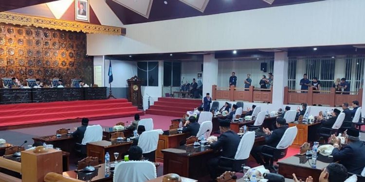 Dewan Gelar Paripurna Pengesahan Bupati Merangin Terpilih. (Foto : ist)