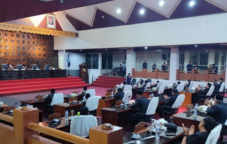 Dewan Gelar Paripurna Pengesahan Bupati Merangin Terpilih. (Foto : ist)