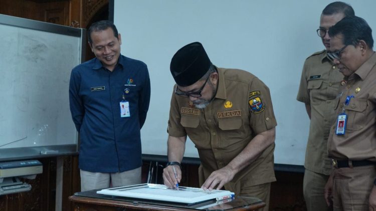 Perkuat Sinergitas Statistik Berkualitas, Diskominfo dan Bappeda Tanda Tangani Komitmen Bersama BPS Provinsi Jambi. (Foto : ist)