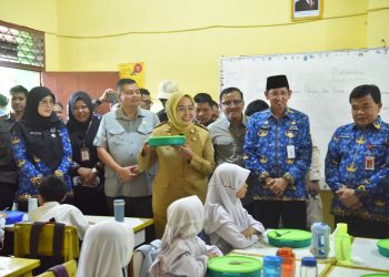 Pj Wali Kota Tinjau Pelaksanaan Makan Bergizi Gratis Di Kota Jambi. (Foto : ist)