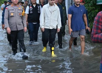 Tangani Warga Terdampak Banjir, Wali Kota Maulana dan Wawako Diza Pastikan Warga Terlayani. (Foto : ist)