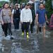 Tangani Warga Terdampak Banjir, Wali Kota Maulana dan Wawako Diza Pastikan Warga Terlayani. (Foto : ist)