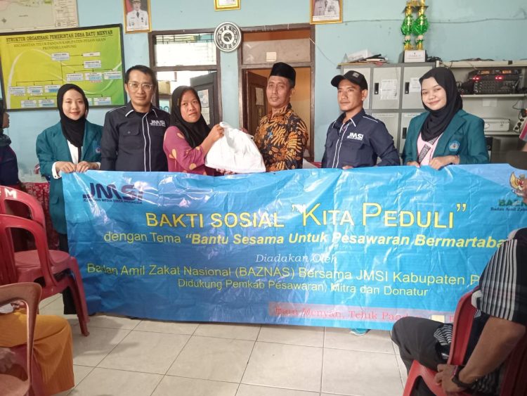 JMSI - BAZNAS dan Orang-orang Baik Bantu Sembako Korban Banjir di Desa Batu Menyan. (Foto : ist)