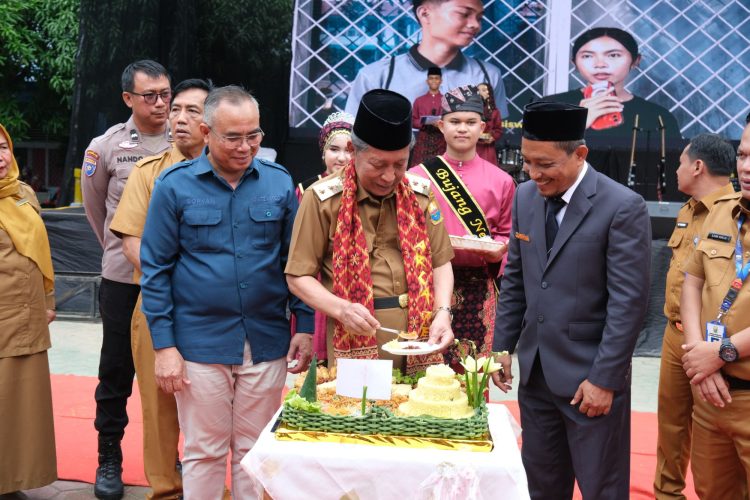 Wagub Sani Tegaskan Komitmen Dukung Pengembangan Pendidikan Berkualitas Melalui Peguatan Kurikulum Berbasis Teknologi. (Foto : ist)