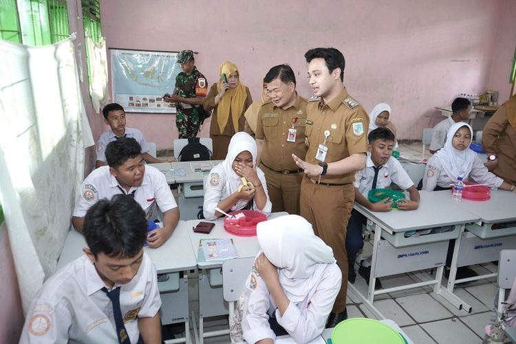 Wawako Diza Apresiasi Pelaksanaan Makan Bergizi Gratis di SD dan SMP Kota Jambi. (Foto : ist)