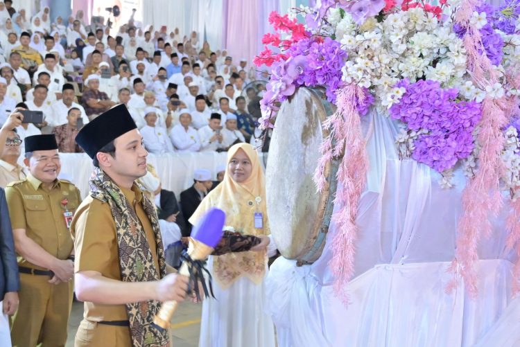 Buka Wisuda Tahfizh, Wawako Diza Tegaskan Komitmen Pemkot Jambi Cetak Generasi Qur'ani. (Foto : ist)