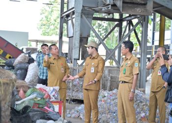 Diduga Picu Banjir, Wawako Diza Cek Pengelolaan Sampah Hingga Tinjau Sejumlah TPS. (Foto : ist)