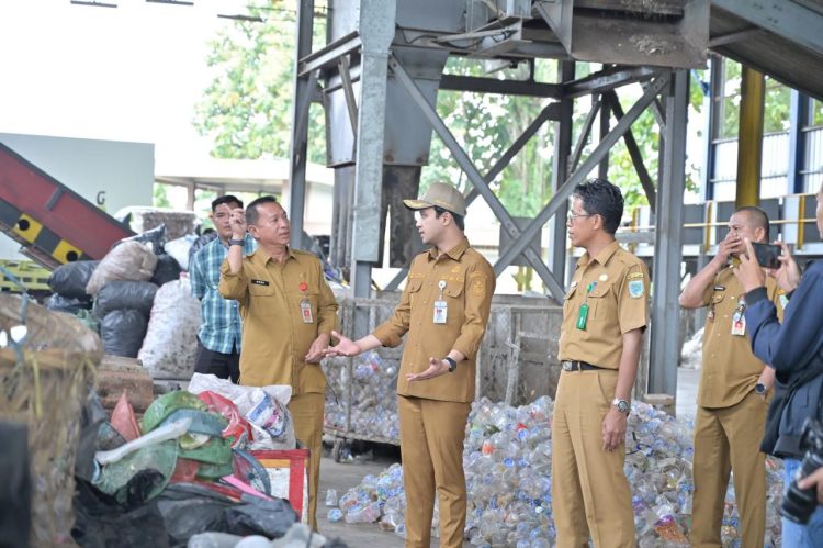 Diduga Picu Banjir, Wawako Diza Cek Pengelolaan Sampah Hingga Tinjau Sejumlah TPS. (Foto : ist)