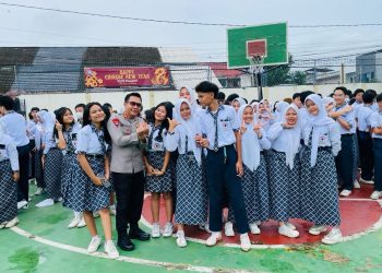 Sambangi SMA Unggul Sakti, Kapolresta Jambi Edukasi Tentang Hukum-Disiplin. (Foto : ist)