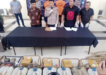 Polda Jambi rilis pengungkapan kasus illegal drilling. (Foto : Rolan - sinarjambi.com)