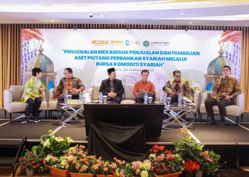 Dari kiri
Andam Dewi Syarif Syariah Advisor ICDX, Syamsul Aidi Bachtiar Head of Shariah Adisory & Legal - PT Bank CIMB Niaga Tbk, Dawud Arif Khan Anggota Dewan Syariah Nasional Majelis Ulama Indonesia, Ardiansyah Rakhmadi Analis Senior Direktorat Pengaturan dan Pengembangan Perbankan Syariah - Otoritas Jasa Keuangan (OJK), Aminuddin (Sharia Advisory & Governance - PT Bank Permata Tbk), Zulfal Faradis Head of Syariah Business Unit ICDX. (Foto : ist)