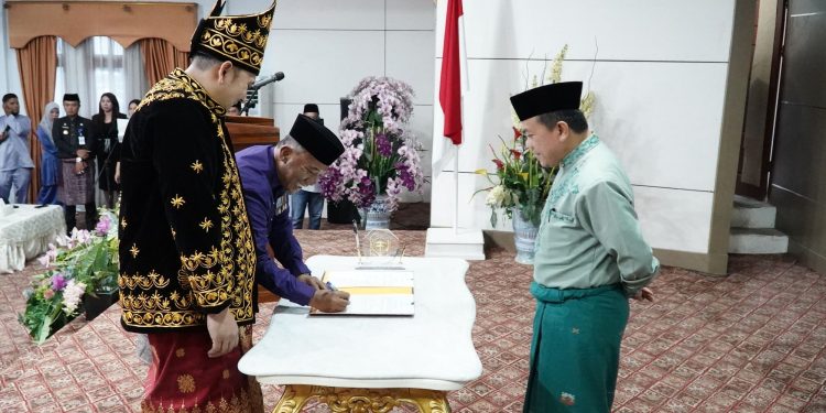 Hadiri Sertijab, Gubernur Al Haris Tekankan Pembangunan di Kabupaten Merangin. (Foto : ist)