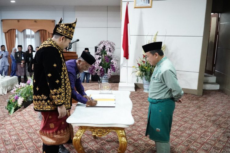 Hadiri Sertijab, Gubernur Al Haris Tekankan Pembangunan di Kabupaten Merangin. (Foto : ist)