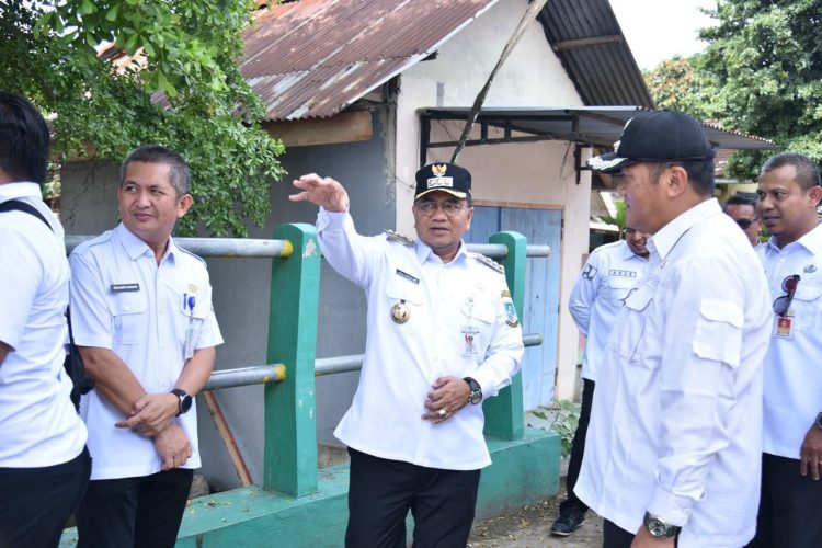 Aksi Nyata 100 Hari Kerja, Wako Maulana Pastikan Tutup Jalan Berlubang dan Perbaikan Drainase Bertahap. (Foto : ist)