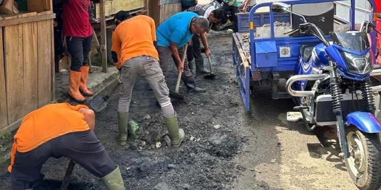 Pedagang Pasar Bawah Acungkan Jempol Buat Bupati Merangin. (Foto : ist)