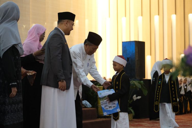 Wagub Sani Hadiri Wisuda Tahfidz Qur’an Ke-IV Diniyyah Al-Azhar. (Foto : ist)