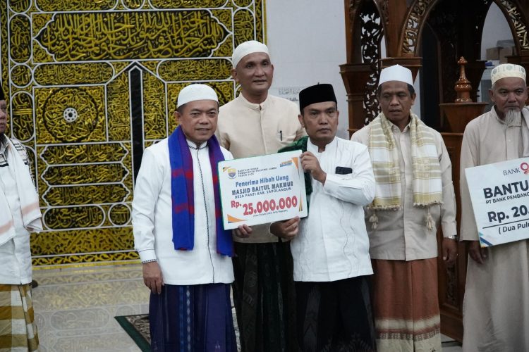 Gubernur Al Haris Berikan 1 Tiket Umroh untuk Warga. (Foto : ist)