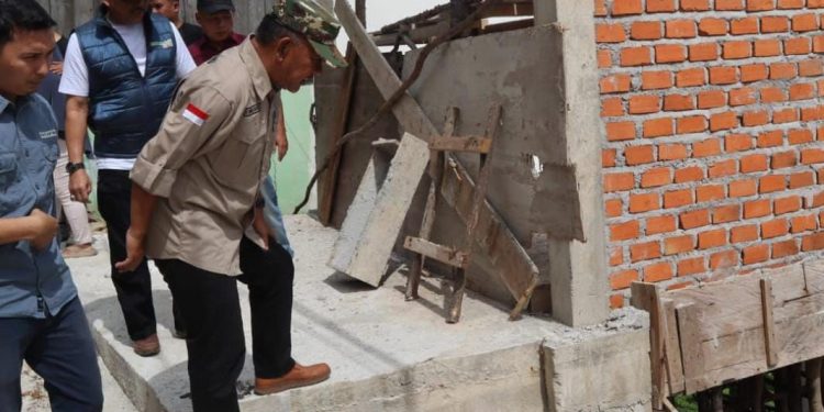 Wabup HA Khafid Tertibkan Bangunan Tanpa IMB. (Foto : ist)