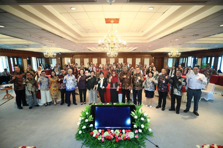 Tingkatkan Inklusi Keuangan, OJK Kukuhkan Serentak Delapan TPAKD di Kalsel. (Foto : ist)