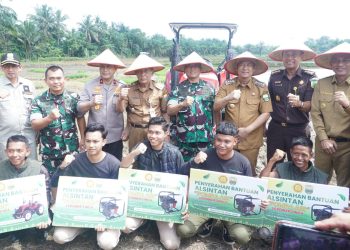 Wagub Sani pimpin tanam padi serentak se-provinsi Jambi. (Foto : ist)