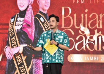 Wawako Diza di acara semifinalis ajang Bujang Gadis Kota Jambi 2025. (Foto : ist)