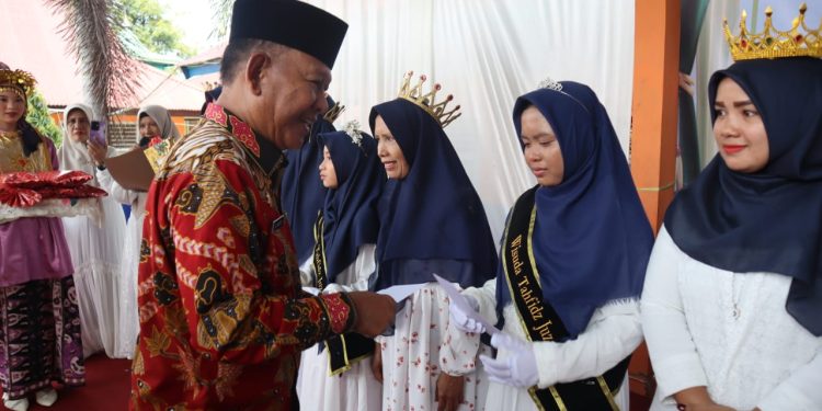 Wabup apresiasi wisuda pelajar juz 30 di SMPN 1 Merangin. (Foto : ist)