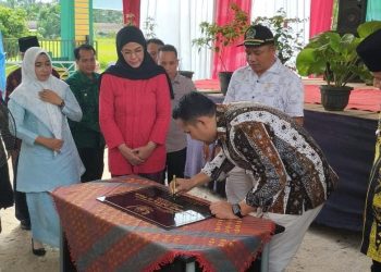 HM Syukur resmikan rumah dan data PKK Desa Lantak Seribu. (Foto : ist)