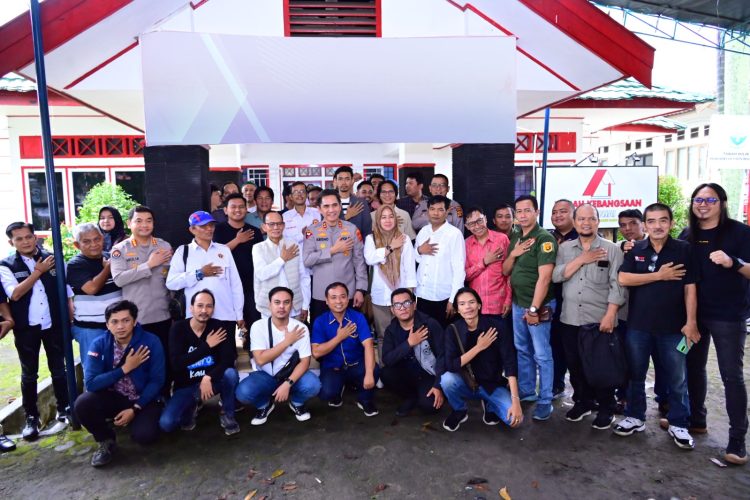 Kapolda bersama insan pers Jambi. (Foto : ist)