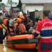 Basarnas Jambi evakuasi ibu hamil terkepung banjir di kota Jambi. (Foto : ist)