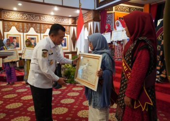 Gubernur Jambi Ajak perempuan teladani Kartini. (Foto : ist)
