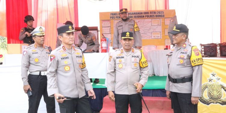 Kapolda Jambi Tinjau Jembatan Bailey, Pospam Lebaran dan Kesiapan TPS PSU Bungo. (Foto : ist)