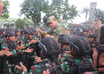 Gubernur Jambi lepas 480 Satgas Pamtas Batalyon 142/KJ. (Foto : ist)